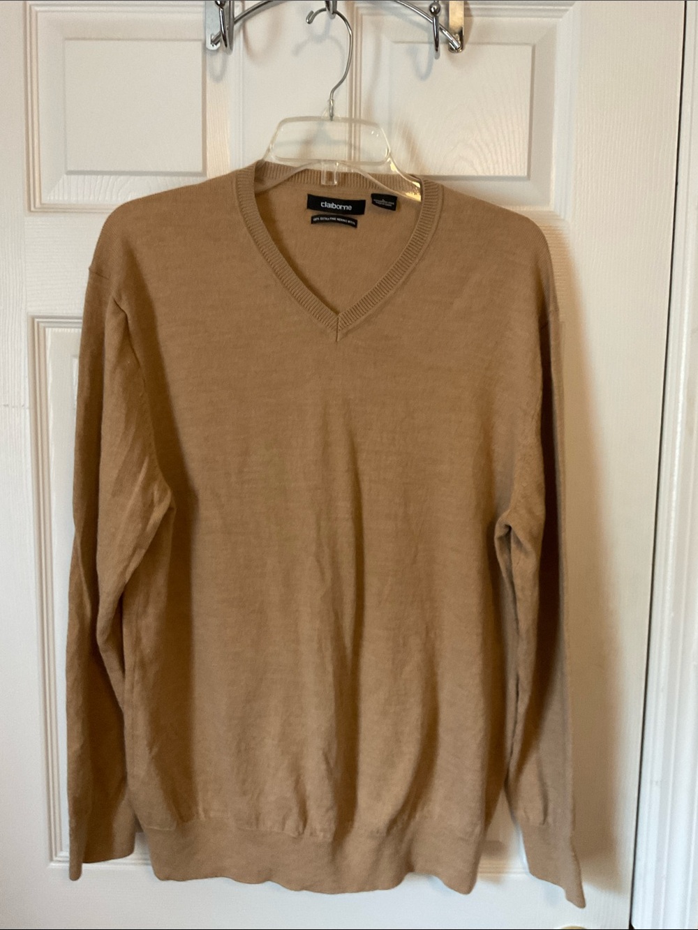 Claiborne Men’s 100% Extra Fine Merino Wool V-Neck Sweater Size Large Preppy